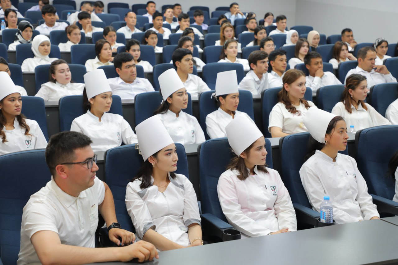 “Asaxiy books” asoschisi, tajribali biznesmen Firuz Allayev universitetimizga tashrif buyurdi.